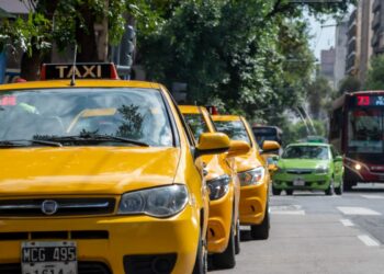 Entre la historia y la crisis: taxistas cordobeses celebran su día con incertidumbre Entre la historia y la crisis: taxistas cordobeses celebran su día con incertidumbre