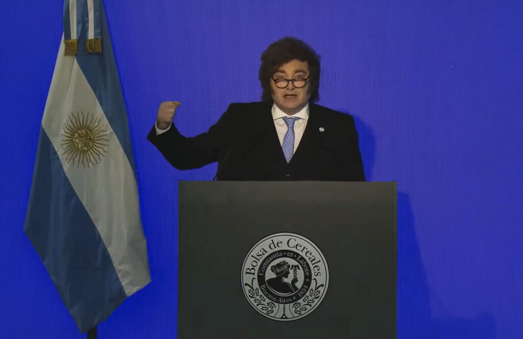Milei anunció la baja de retenciones al trigo, la cebada y la soja