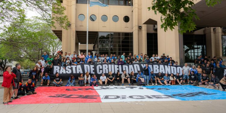 El colectivo 3 de Diciembre, en ocasión de presentar un amparo en la Justicia Federal.