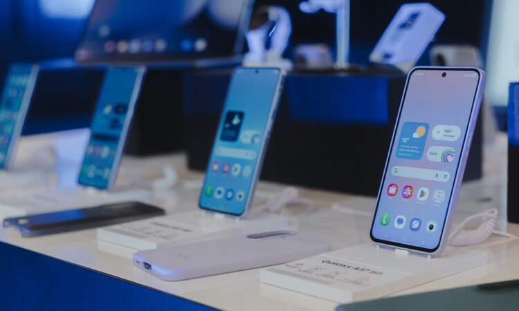 La gama media de los Galaxy se renueva y conversamos con su responsable en el país Los nuevos integrantes de la gama media de Samsung: Galaxy A37 y A57.