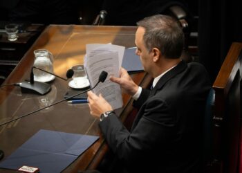 El contratista hundió a Adorni y confirmó pagos por 245.000 dólares en efectivo