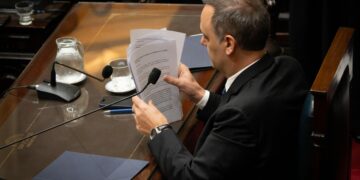 El contratista hundió a Adorni y confirmó pagos por 245.000 dólares en efectivo