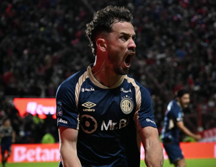 Tomás Molina rompió el cero con un gol de cabeza.