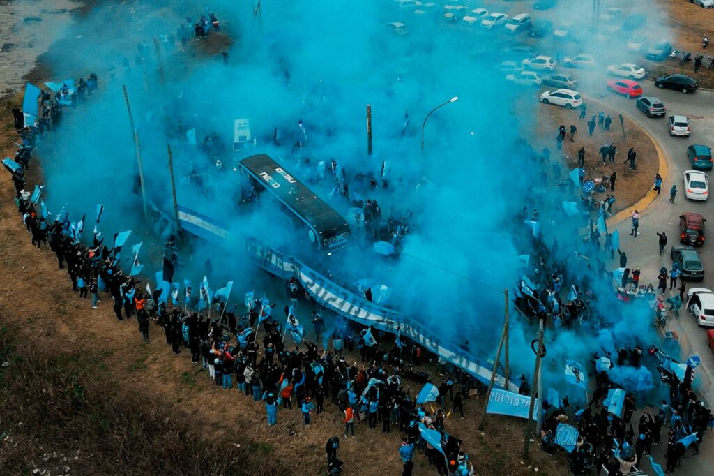 Belgrano: la mística, las cábalas y la bendita locura pirata para estirar la espera