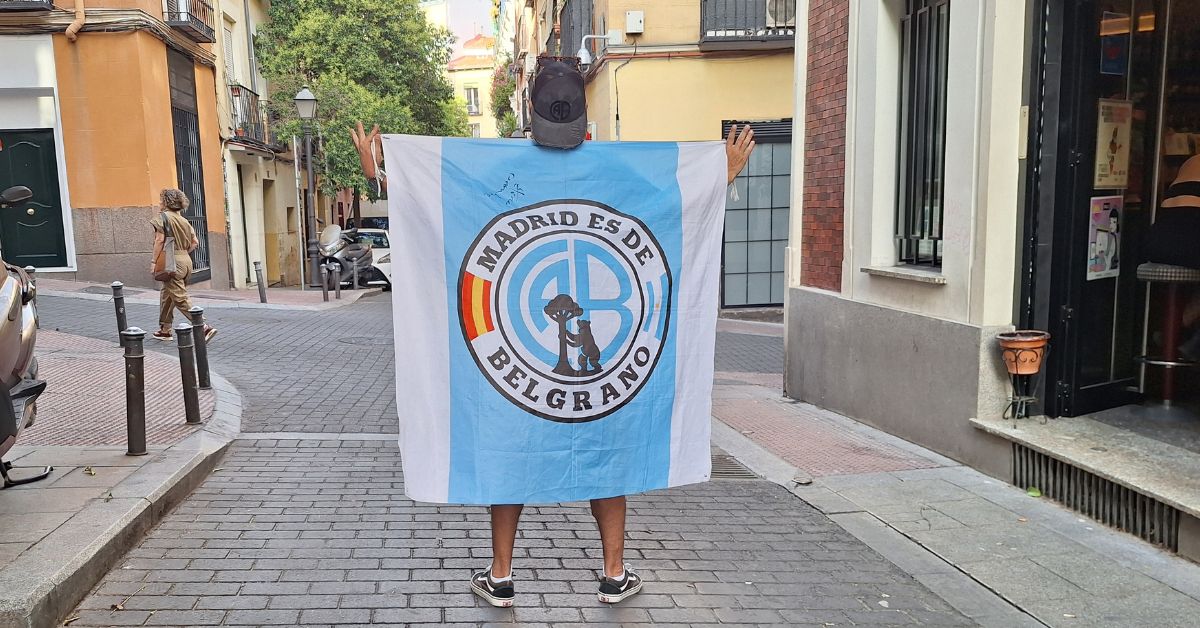 Ser campeón al otro lado del mundo Desde el barrio de Lavapies, en Madrid, así se celebró Belgrano campeón. Fotos: Simón González Alegre.