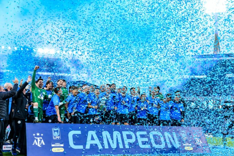 La foto que define a este Belgrano: campeón.