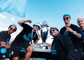 Belgrano celebra su histórico título en una multitudinaria vuelta olímpica
