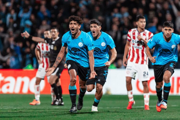 Adrián Sánchez abrió el marcador en un encuentro muy disputado.
