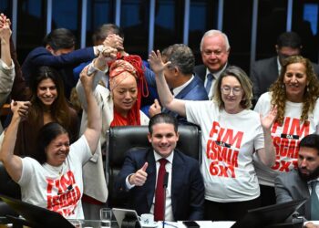 Brasil aprueba en Diputados el fin de la jornada laboral 6×1