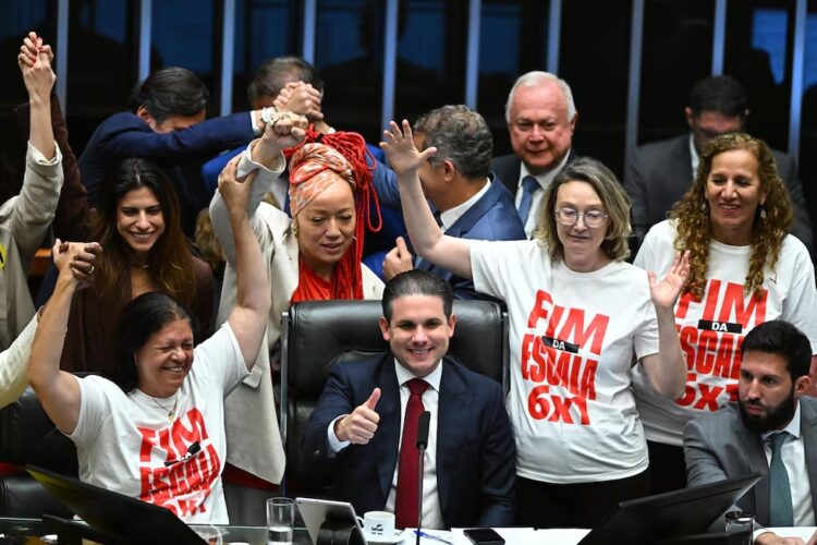 La Cámara de Diputados aprobó una reforma que elimina el régimen 6x1 y reduce progresivamente la jornada laboral a 40 horas semanales sin baja salarial.
