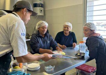 El Banco de Alimentos y la Universidad profesionalizan la cocina comunitaria con salida laboral