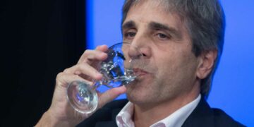 Caputo lanzó la licitación para privatizar AySA