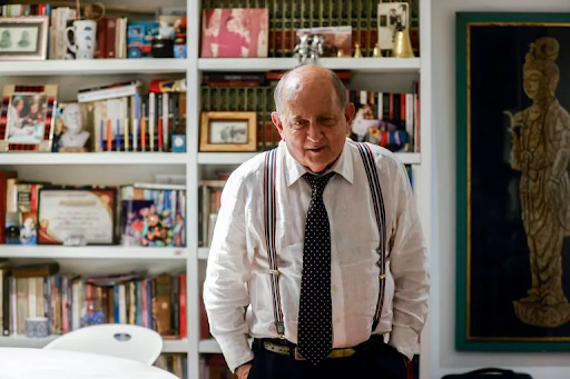Chiche Gelblung envió un mensaje tranquilizador El conductor de 82 años continúa internado en la clínica Mater Dei, donde permanece bajo observación médica luego de presentar dolores y complicaciones circulatorias. Fotografia: Santiago Filipuzzi.