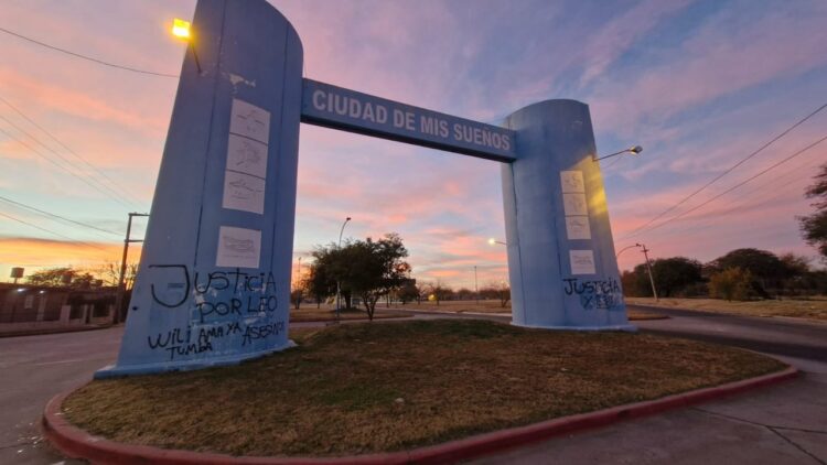 Entrada al barrio Ciudad de Mis Sueños.