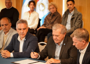 El gobernador Martín Llaryora encabezó el acto de lanzamiento.