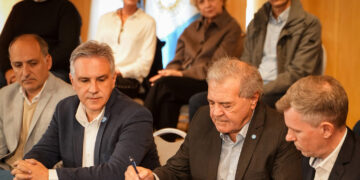 El gobernador Martín Llaryora encabezó el acto de lanzamiento.