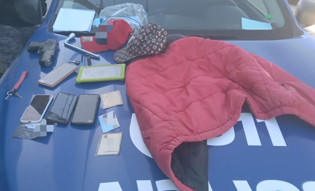 Cuatro detenidos por robar a una chofer de aplicación