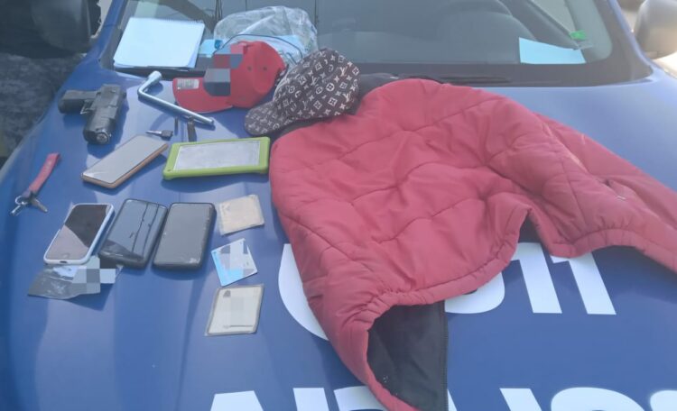 Cuatro detenidos, dos de ellos menores de edad, por robar a una conductora de una aplicación.