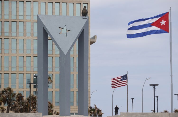 Tras cacerolazos por apagones masivos en Cuba, el Gobierno aceptaría la ayuda estadounidense.