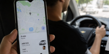 De las “chapas” a las apps: crece el alquiler de autos para trabajar en plataformas