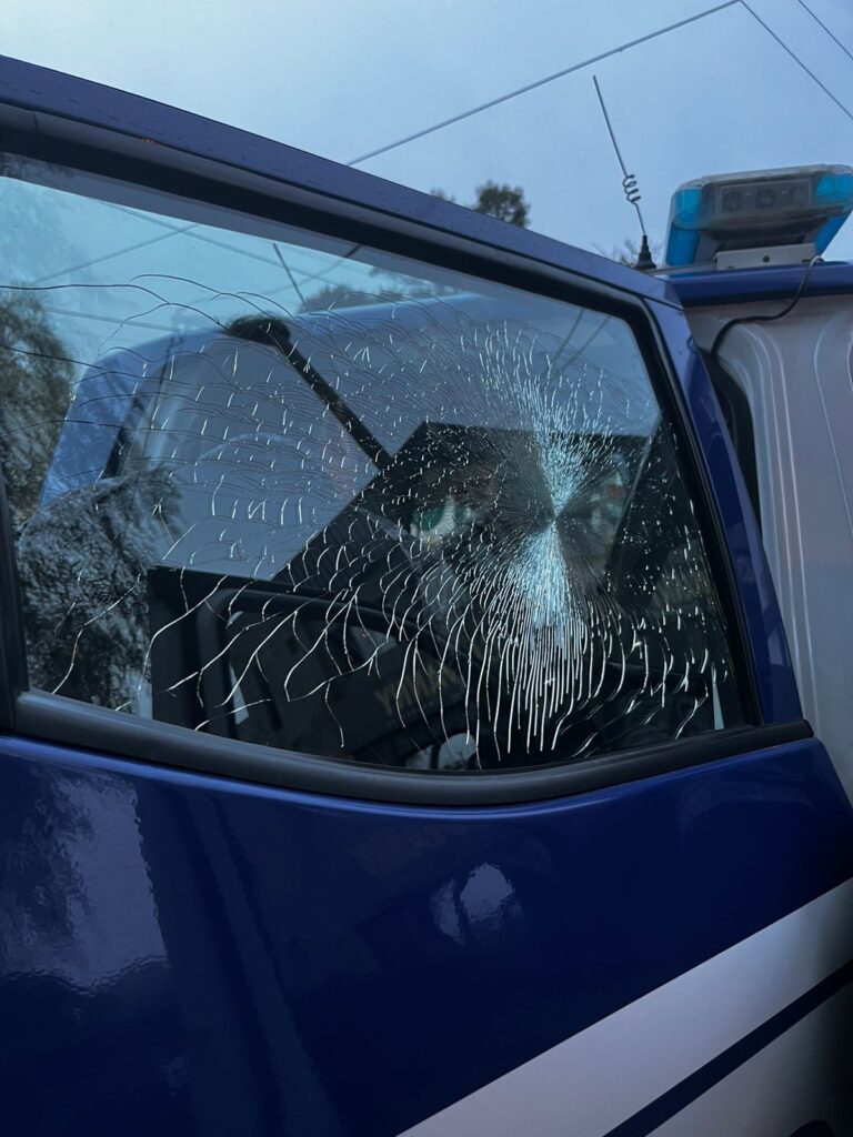 Detuvieron a dos hombres por intento de robo y dañaron un patrullero