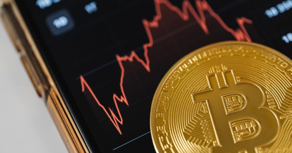 Detuvieron a tres acusados por una red de estafas con criptomonedas y falsas inversiones Desbaratan una banda de estafas virtuales con criptomonedas y cuevas financieras