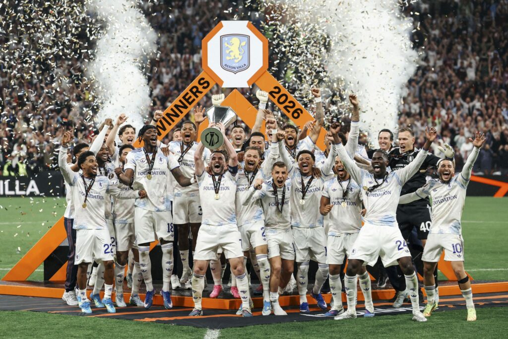 “Dibu” Martínez y Emiliano Buendía campeones de la Europa League con el Aston Villa