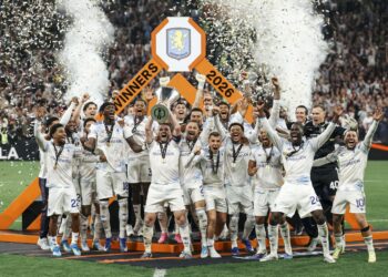 “Dibu” Martínez y Emiliano Buendía campeones de la Europa League con el Aston Villa “Dibu” Martínez y Emiliano Buendía campeones de la Europa League con el Aston Villa