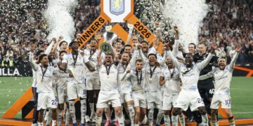 “Dibu” Martínez y Emiliano Buendía campeones de la Europa League con el Aston Villa