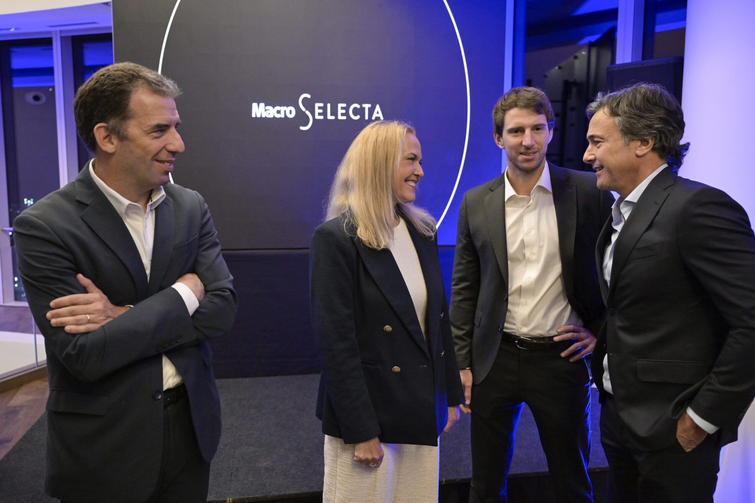 Banco Macro lanza un fondo para invertir en activos internacionales Dicky Muñoz, CEO de Macro Fondos, Pilar Gómez Bravo, CFA de MFS, Mateo Brito, Presidente de Macro Fondos y Juan Parma, CEO de Banco Macro.