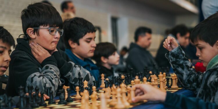 El ajedrez municipal puso primera: más de 100 jugadores participaron del debut Ajedrez