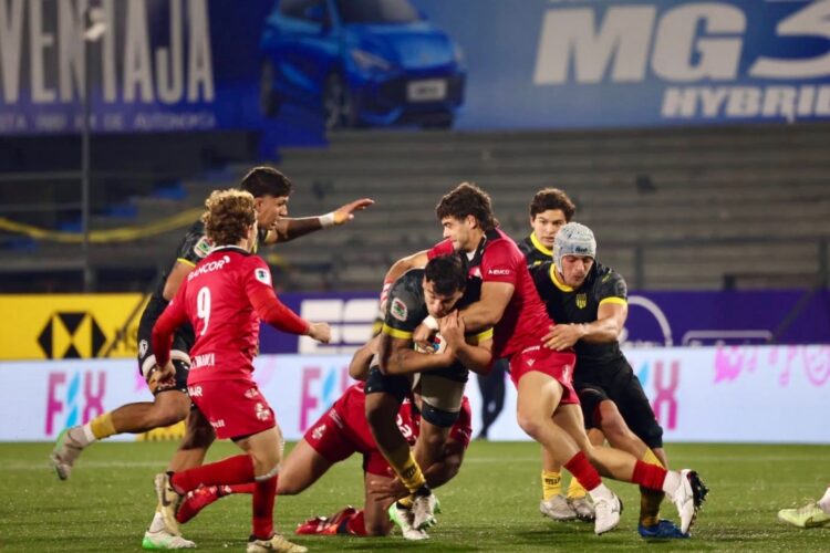 Dogos XV luchó y ganó en Montevideo para mantener el 1 en la fase regular.
