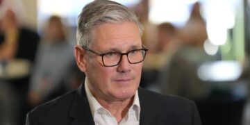 Se agrava la crisis de Starmer entre renuncias y malestar social