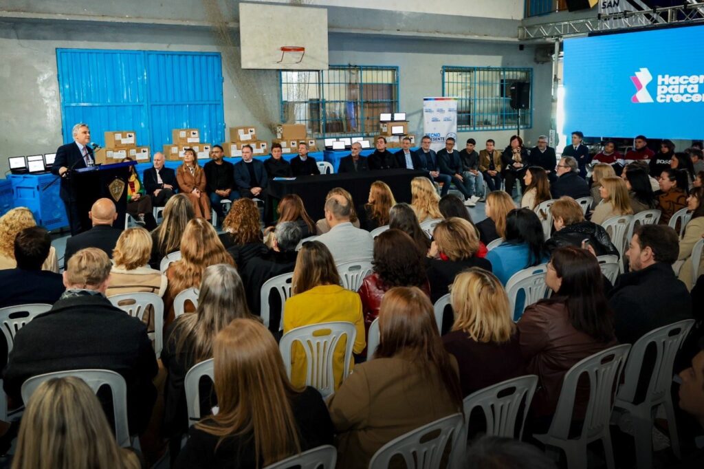 "Asfixiar a las escuelas técnicas es sacrificar el futuro de la industria": la advertencia de Llaryora