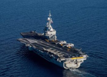 Francia desplegó su portaaviones y lidera una coalición para asegurar Ormuz
