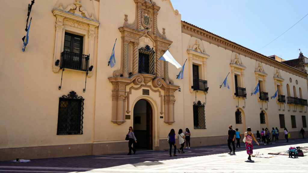 Hacia una elección histórica en el Colegio Nacional de Monserrat Monserrat