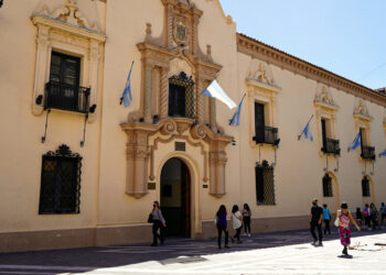 Hacia una elección histórica en el Colegio Nacional de Monserrat Monserrat