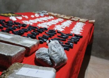 Hubo 11 allanamientos, cierre de puntos de venta e incautación de cocaína, marihuana, tussi, dinero, vehículos y elementos para el fraccionamiento de estupefacientes.