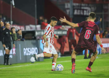 Instituto derrotó 2-1 a Lanús en Rosario y avanzó a los octavos de final.