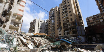Israel bombardeó Beirut y refuerza su ofensiva contra Hezbolá pese al alto el fuego