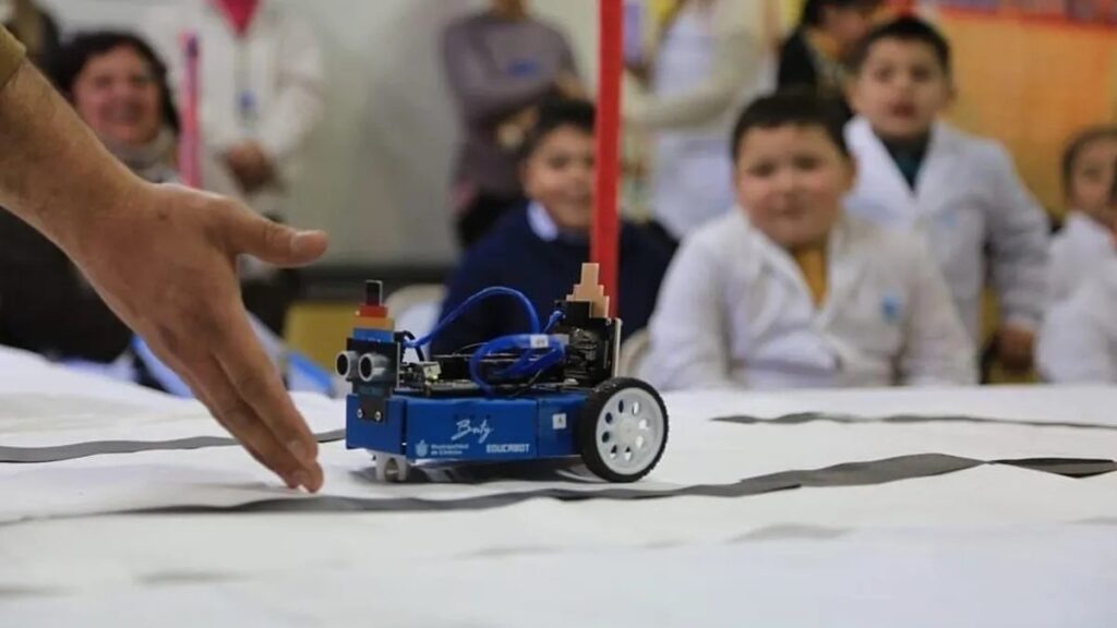 La Municipalidad convoca a escuelas para proyectos de robótica y tecnología en las Tecnotecas escuelas