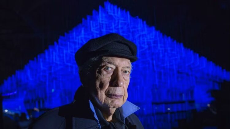 Fundador del mítico grupo GRAV y ganador del Gran Premio en Venecia, deja un legado incalculable de movimiento, coherencia política y experimentación sensorial que tendrá su consagración final el próximo 11 de junio con una histórica retrospectiva en la Tate Modern de Londres.
