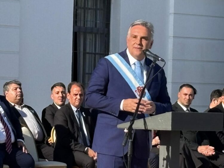 El gobernador encabezó el acto en el cual se proclamó como ciudad a Las Higueras.