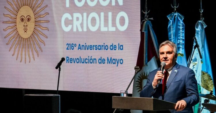 Llaryora encabezó el Fogón Patrio en Villa Nueva y anunció inversiones en salud, seguridad e infraestructura