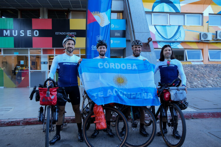 Lucas Ledezma, Leandro Blanco Pighi, Matías Villarruel y Silvio Gatti son los cordobeses que emprendieron el viaje de más de 7.500 kilómetros.