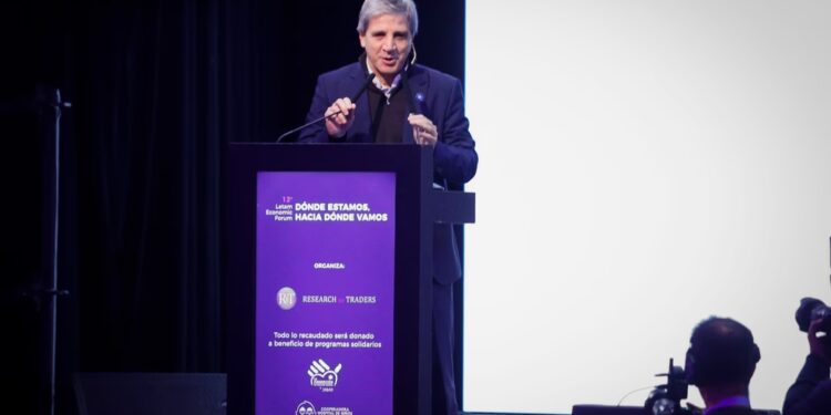 Luis Caputo en la apertura de Latam Economic Forum.