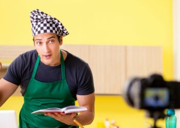 Michelin elimina las Estrellas Verdes y apuesta por Mindful Voices La Guía MICHELIN va más allá de la gastronomía para presentar “Mindful Voices”, una plataforma dedicada a todas aquellas personas que la inspiran en los ámbitos de la cocina, la hostelería y el vino.