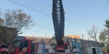 Murió un hombre electrocutado mientras manipulaba cables en un poste Murió un hombre electrocutado mientras manipulaba cables en un poste