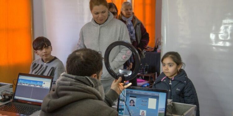 Los puestos móviles del Registro Civil funcionarán en Cupani y Patricio Oeste para realizar gestiones.