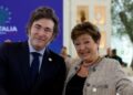 Foto de archivo - La directora gerente del Fondo Monetario Internacional (FMI), Kristalina Georgieva, y el presidente de Argentina, Javier Milei (Reuters)